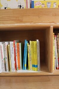 ブックエンドがあるだけで、子どもが自分で本を片づけてくれる