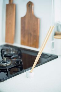 歯ブラシスタンドを菜箸の一時置きに