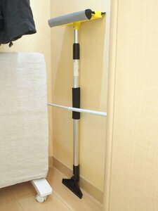 掃除道具を立て掛ければ、道具を立ててコンパクトに収納が可能に
