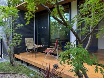 「ウッドデッキのある家」で暮らしが豊かに。使い勝手が劇的によくなる工夫3つを紹介