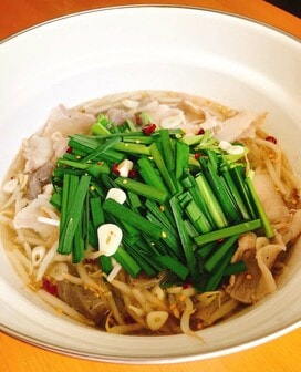 糖質オフ！豚バラ薄切り肉でつくる簡単塩モツ風鍋