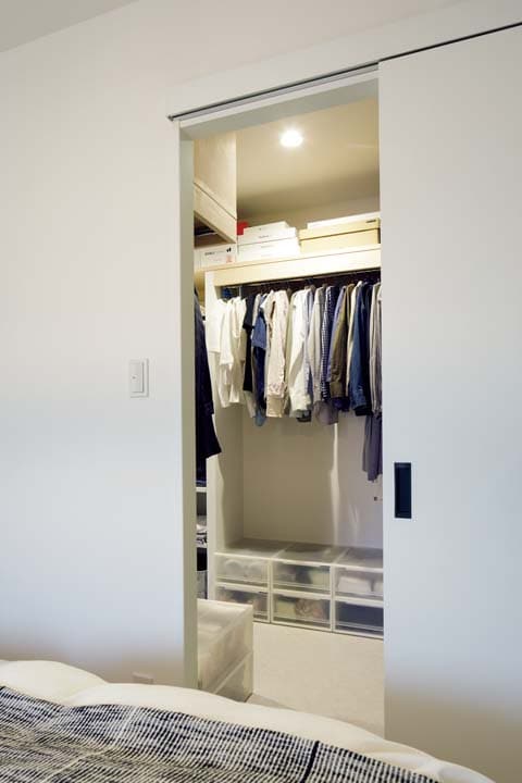 寝室とクローゼット