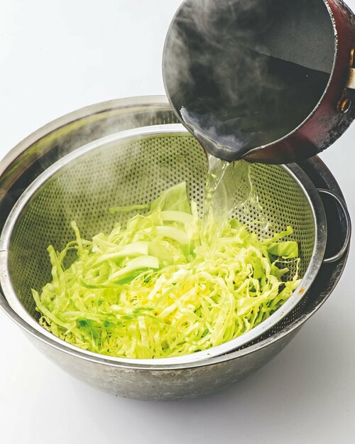 ボウルにキャベツ