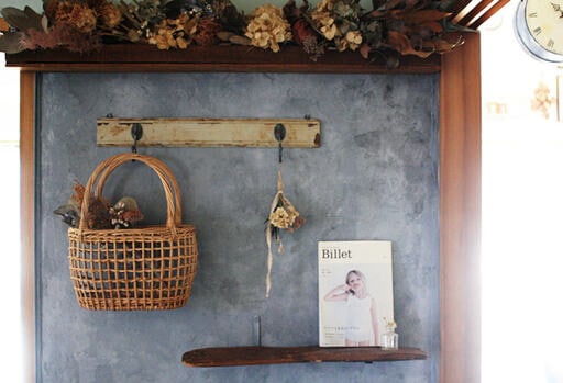 スタイル感のあるインテリアを演出してくれる「壁掛けインテリアフック」