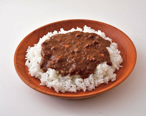 赤いお皿にドライカレー