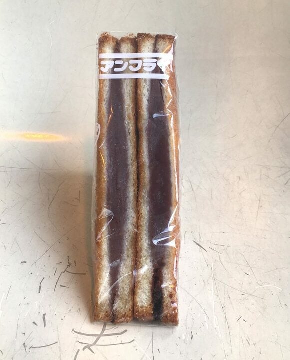 中のこしあんは、あんこ屋と試作を繰り返し、アンフライ専用のあんを生み出しました。