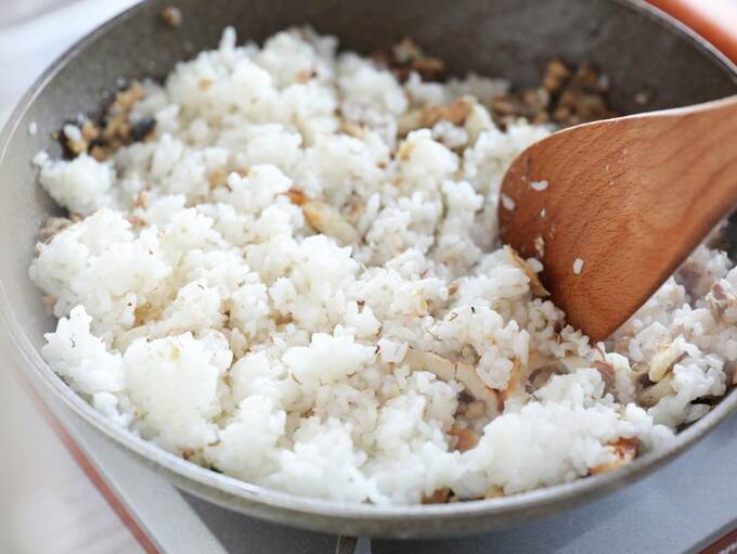 フライパンにごはん