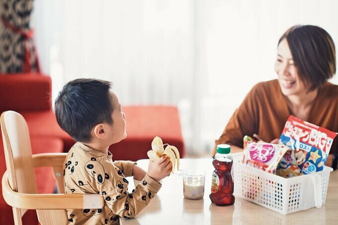 テーブルに親子