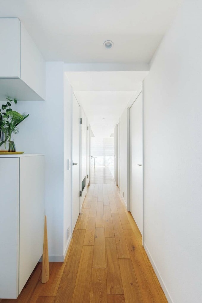 玄関側からリビング方向