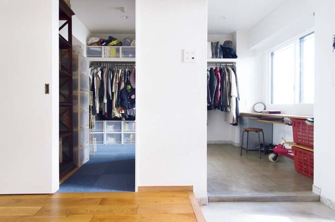 玄関を入ってすぐの場所に設けた土間とウォークインクロゼット