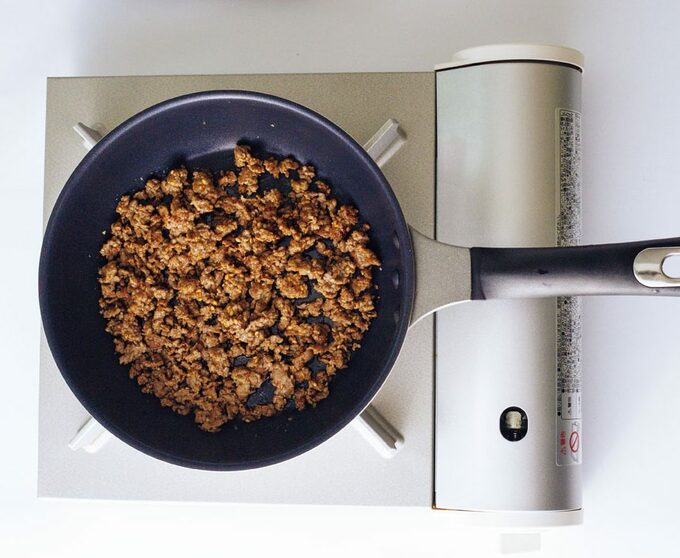 フライパンにそぼろ