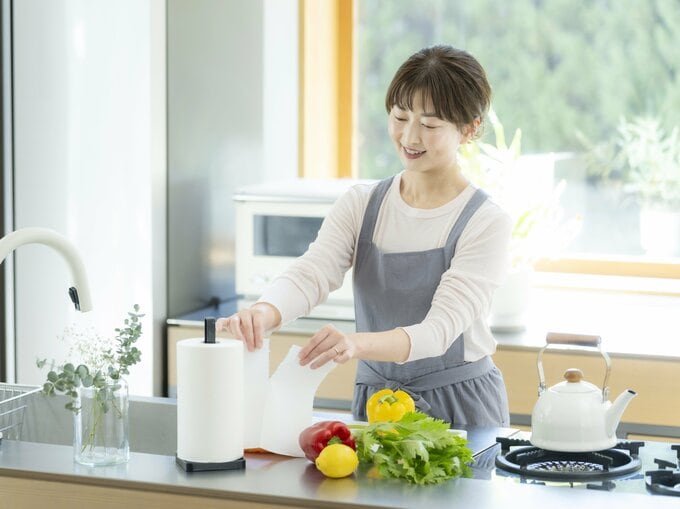 キッチンに立つ竹本さん