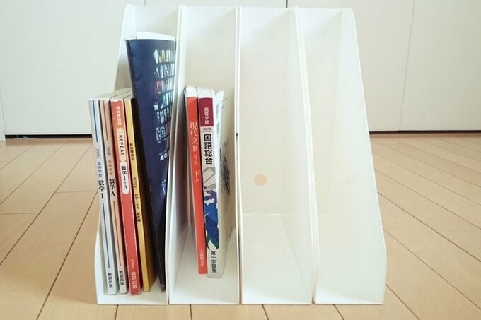 ファイルスタンドに本