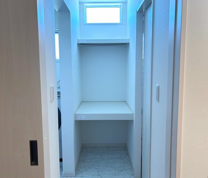 仕きり板のあるファミリークローク