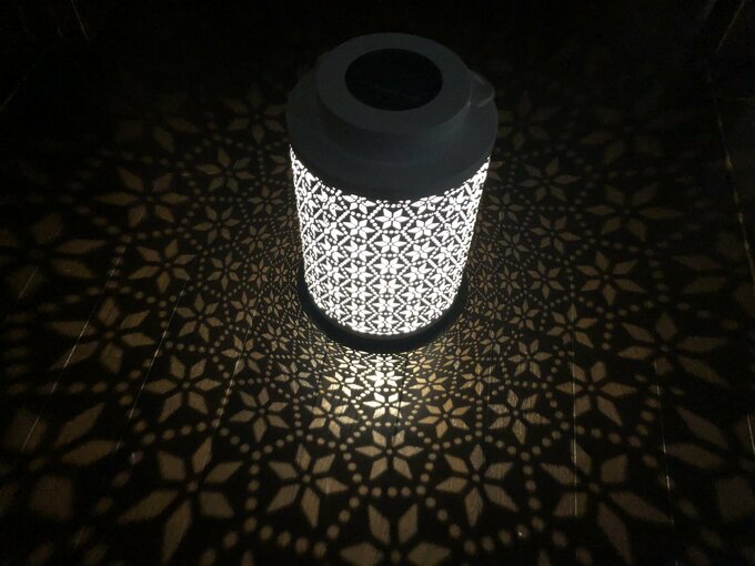 LEDソーラーランタンの点灯