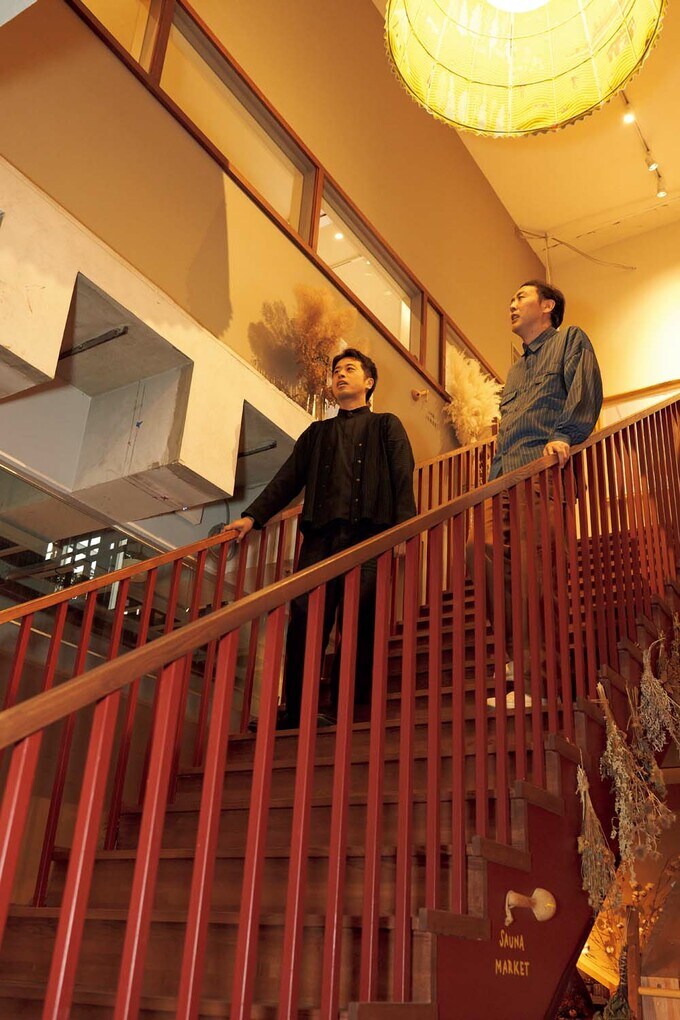 地下の吹き抜け