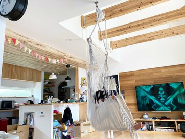 ブランコやハンモックで遊べる家が楽しい！設置のポイントや注意点は？