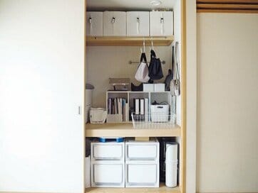 押し入れの収納力をアップするコツ。かさばる寝具やストック類もすっきり