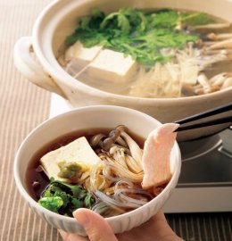 特売の鶏胸肉がごちそうに！キノコと春菊のつゆしゃぶ