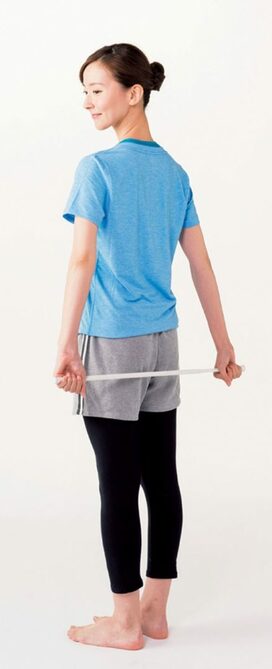 肩コリに100円グッズが効く！つっぱり棒と自転車ヒモのストレッチ法