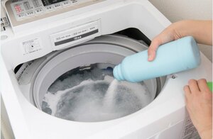 3.酸素系漂白剤を入れ、洗濯モードで洗う