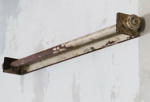 アンティーク調に塗装したウォールバー