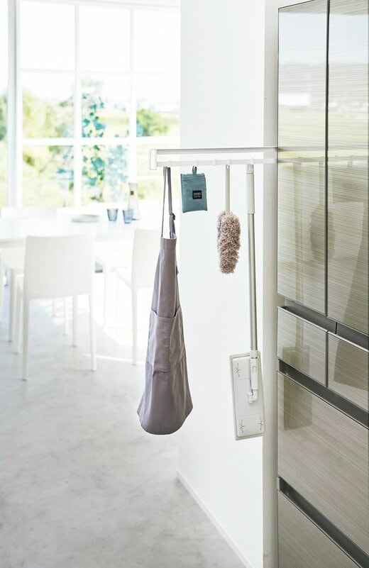 冷蔵庫とスライド式フック