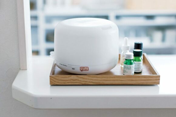 アロマディフューザーとオイルは トレーにまとめて出しっぱなしに