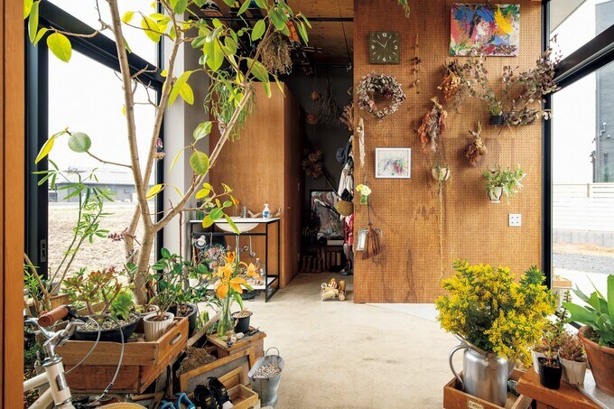 土間仕上げの玄関