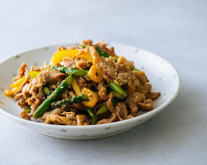 豚肉とアスパラのゴマ炒め