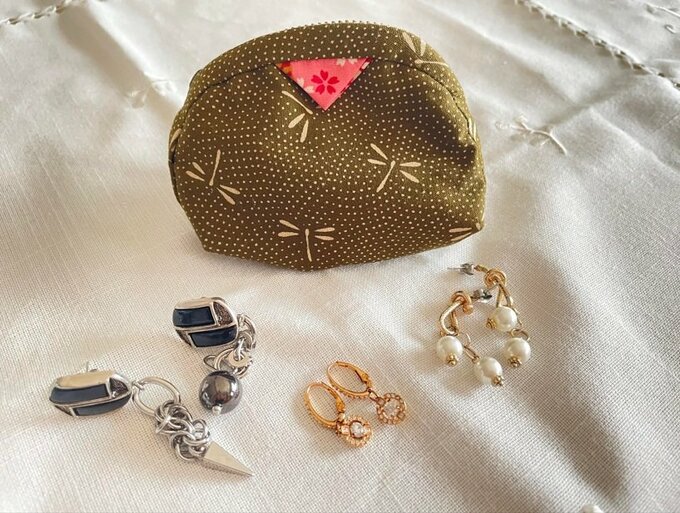 アクセサリーポーチの中身は姪っ子にもらったピアスがスタメンです