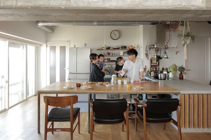 コの字型の大きなキッチン