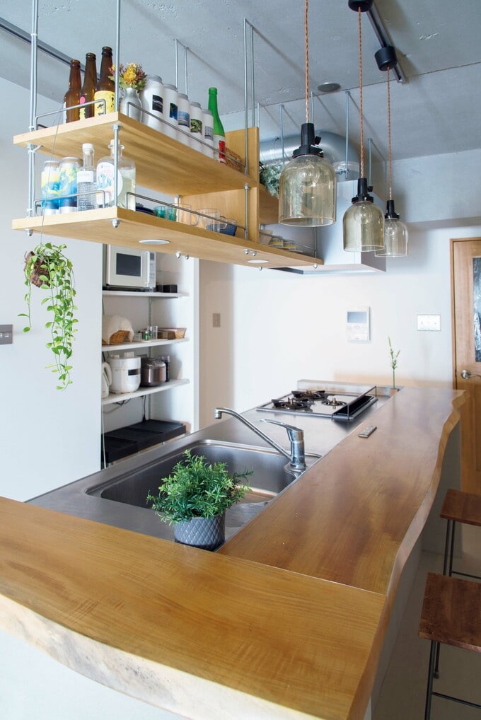 バーのような雰囲気のキッチン