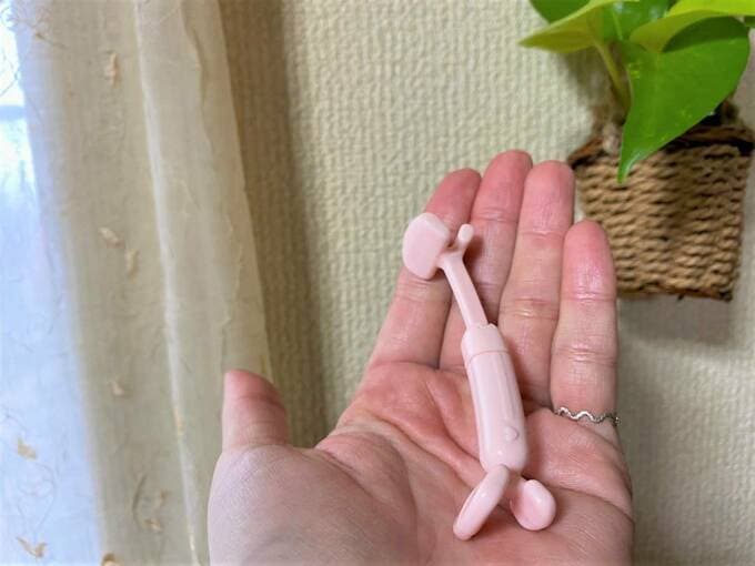 手のひらにフェイストレーナー