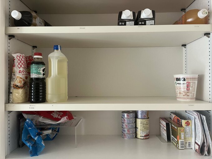 油など置いてある棚