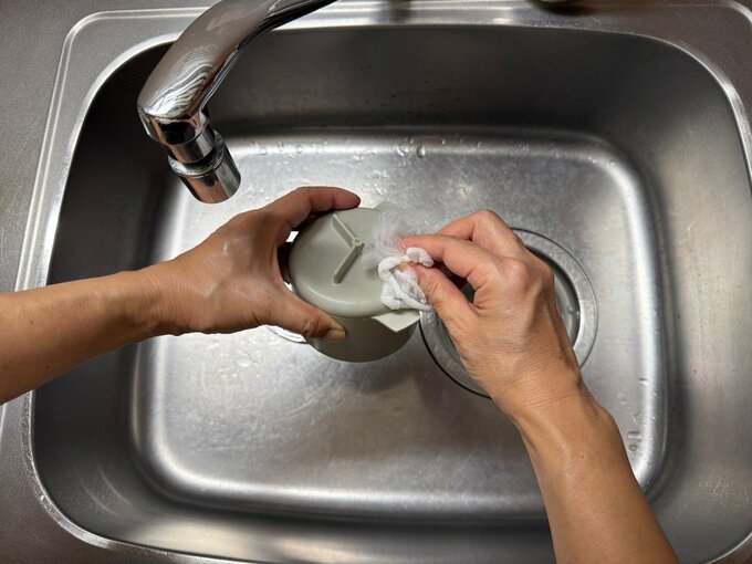 キッチンシンクの排水口掃除