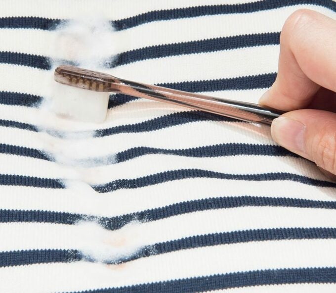 歯ブラシで1回たたくと泡が出る