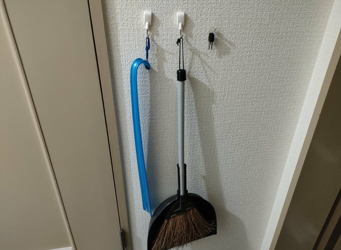 玄関脇に靴ベラ