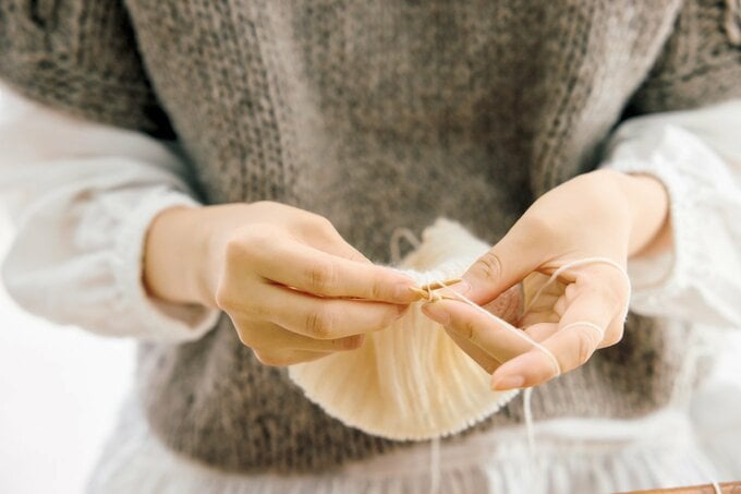 編み物をしているはまじさんの手元