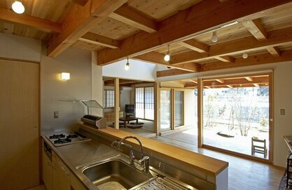 家事ラクキッチンで、洗濯や子どもへの気配りも同時並行＜建築家の提案＞