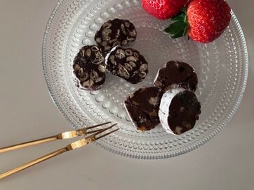 混ぜて冷やすだけ。バレンタインに楽しむフランスのお菓子「ソシソン・ショコラ」が簡単かわいい