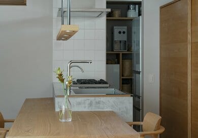 40代ミニマリスト、冷蔵庫はあえて「2台もち」。手放すばかりじゃない、ものとの向き合い方