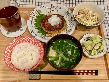 40代のリアルな食卓。ハンバーグはだしの素で手をかけずにおいしい