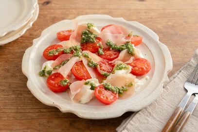バレンタインごはんを彩る「トマトの前菜」。大葉の風味豊かなソースはワインにもぴったり