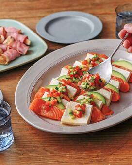 サーモンと豆腐のおかずカルパッチョ。火を使わないラクうま献立