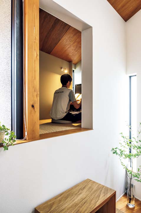 穴ぐら風の夫の書斎