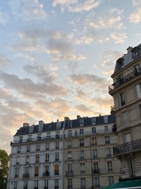 美しいパリの夕方