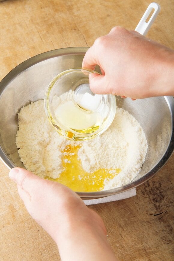 グラニュー糖などを入れる