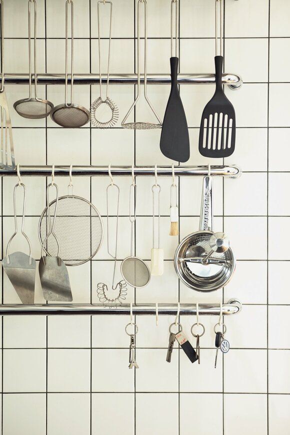 調理器具をつるして収納