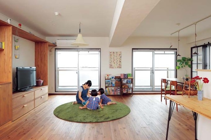 ソファのない広々リビング